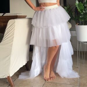 Chic White High-Low Tulle Skirt